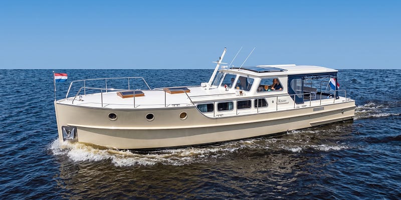 WATCH | Kruiskamp Bakdekker 1400: A €229,900 Dutch Steel Cruiser with Room to Settle In