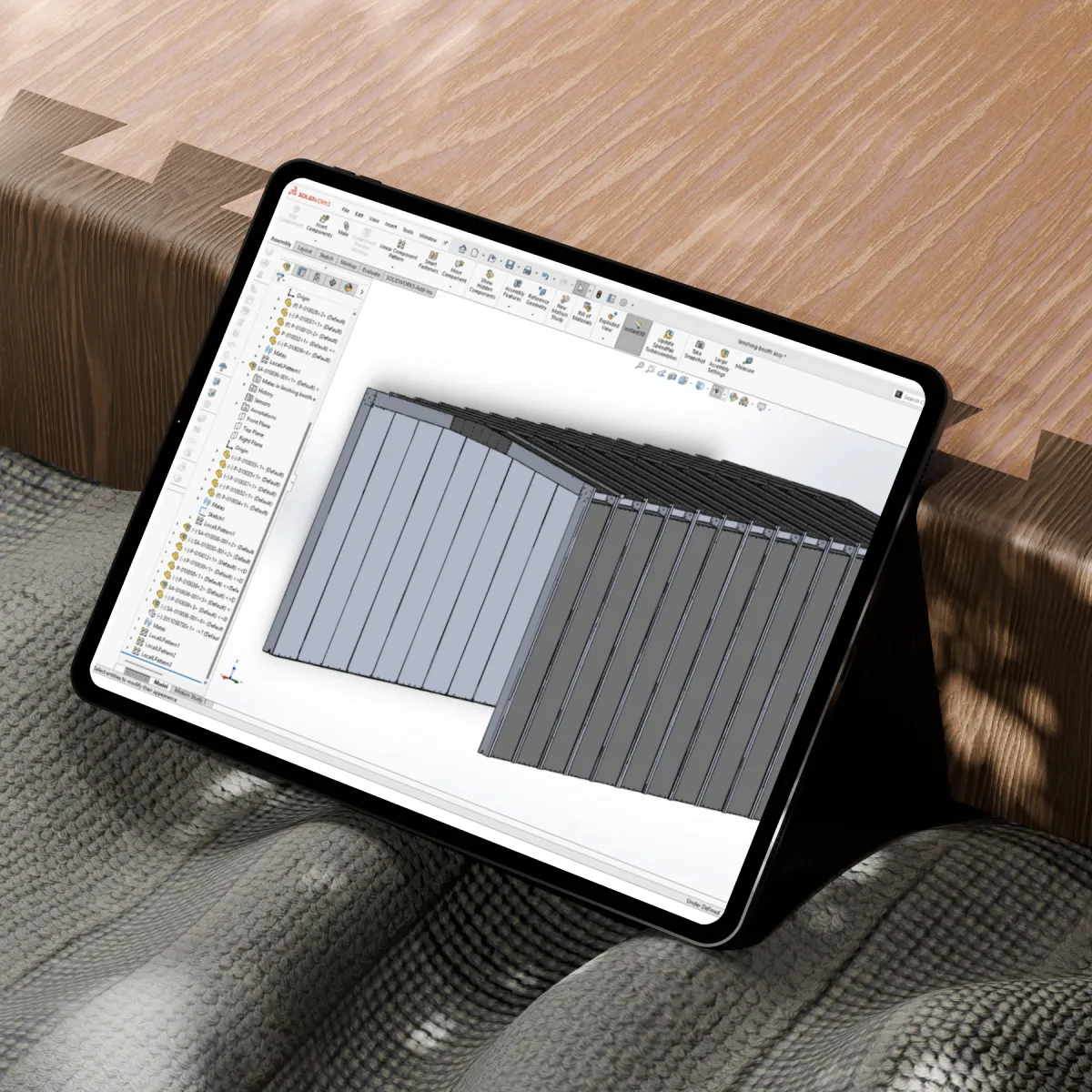 Tablet showing a graphical image of a container.