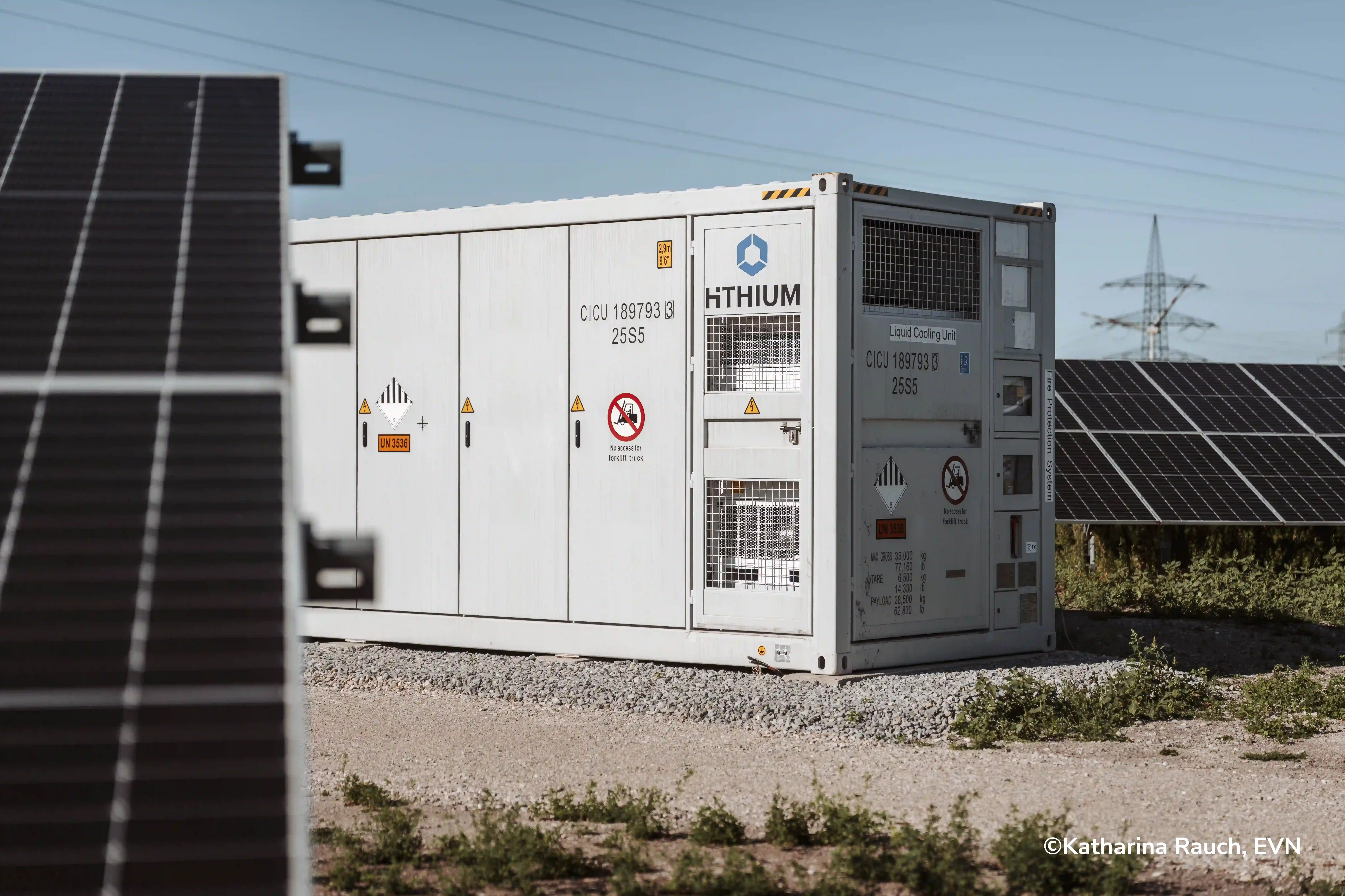 Large-scale storage facility for excess electricity