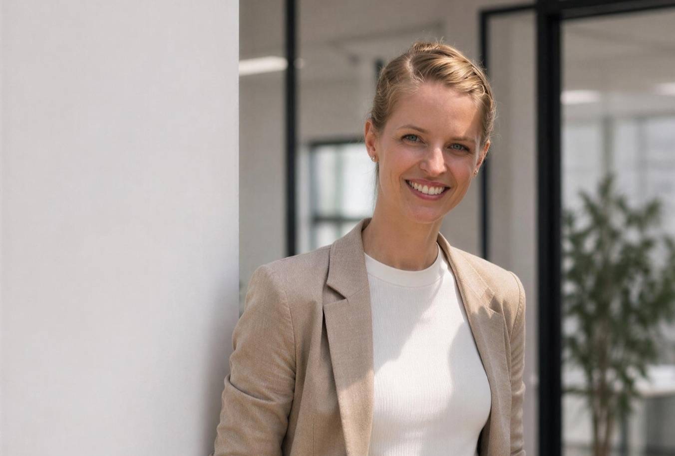Carina Freudenthaler lächelt in die Kamera.