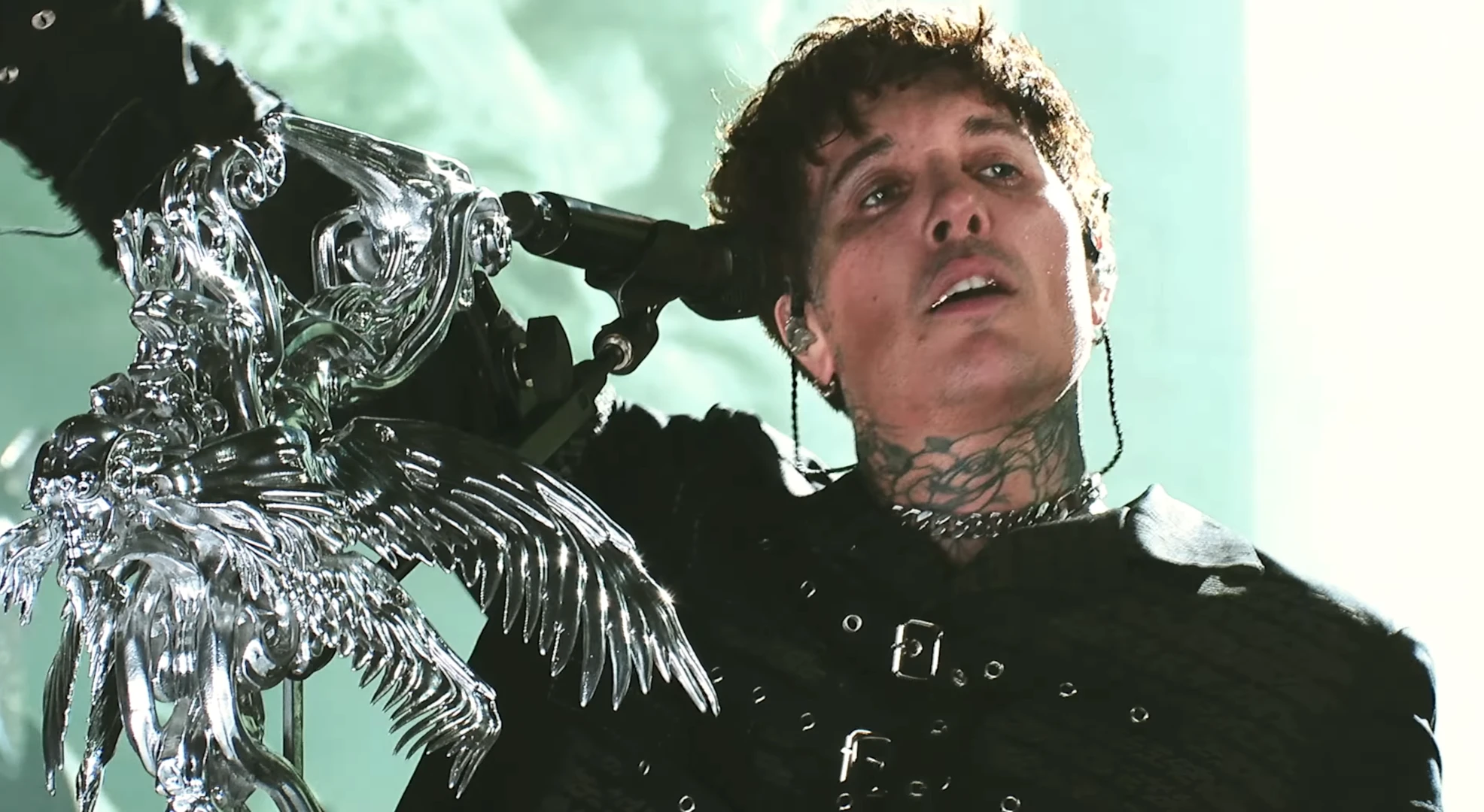 Bring Me The Horizon – L.I.V.E. IN SAO PAULO [Film Review] - Wall 