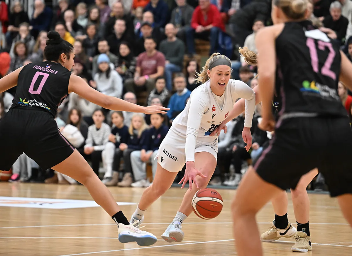 Manchester sign Frannie Hottinger