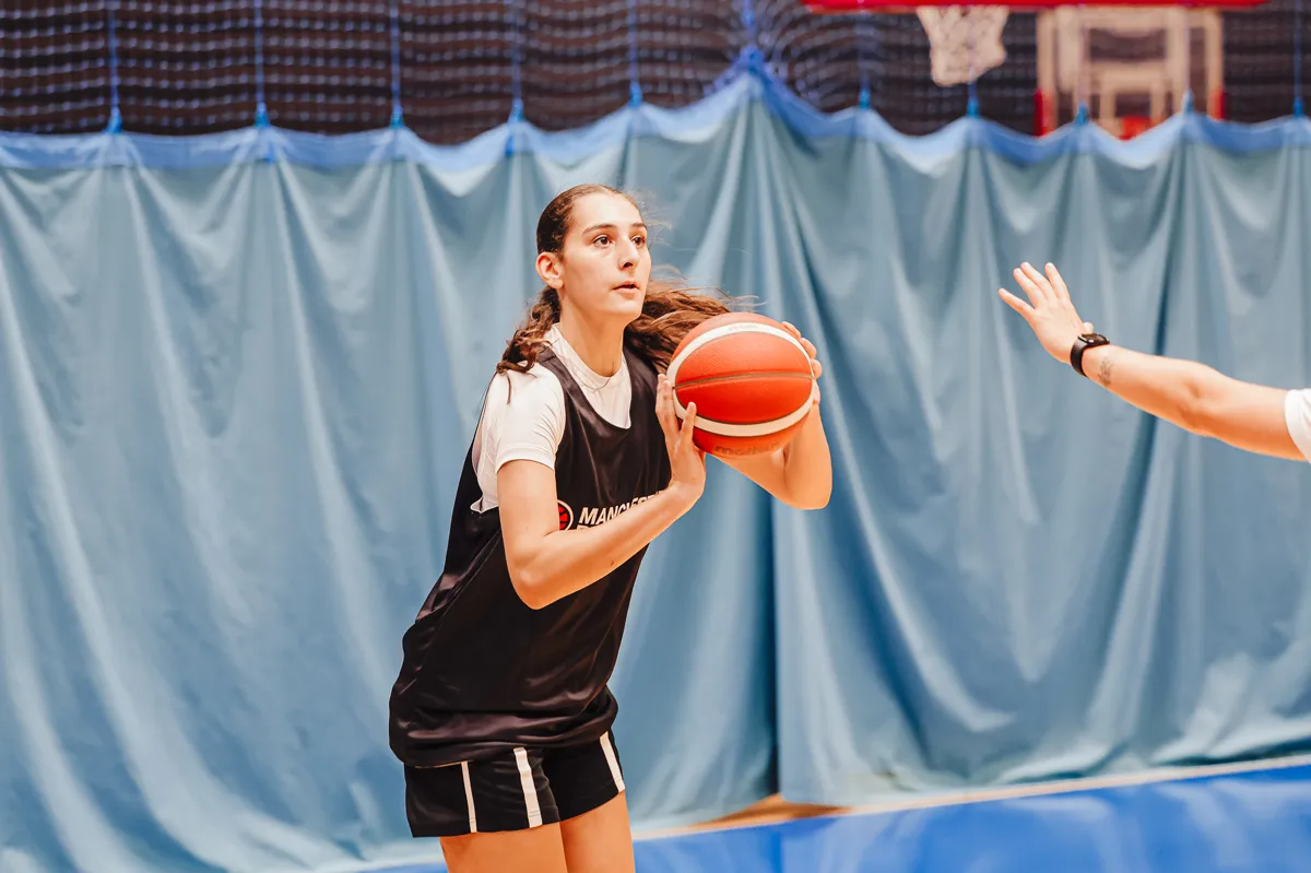 Young GB star Fleur Gamal joins Manchester roster