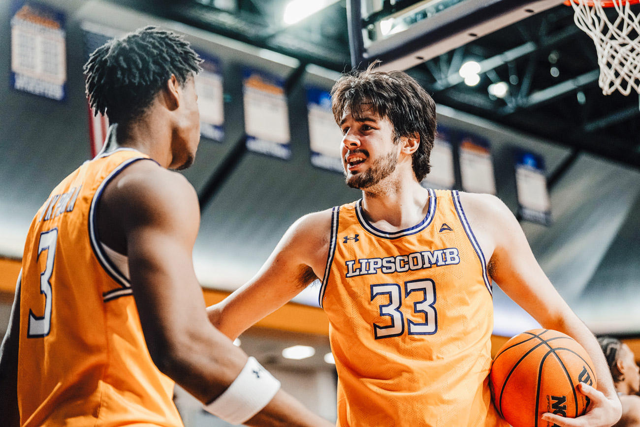 Lipscomb star Charlie Williams signs for Manchester 