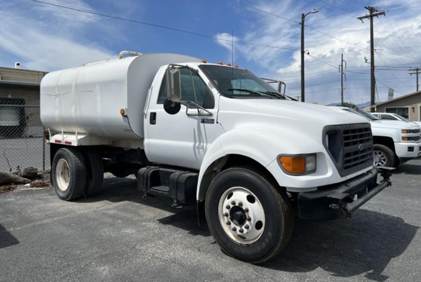 2000 Ford 2K WATER Truck