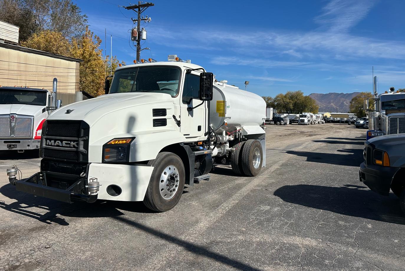 2021 Mack Water Truck