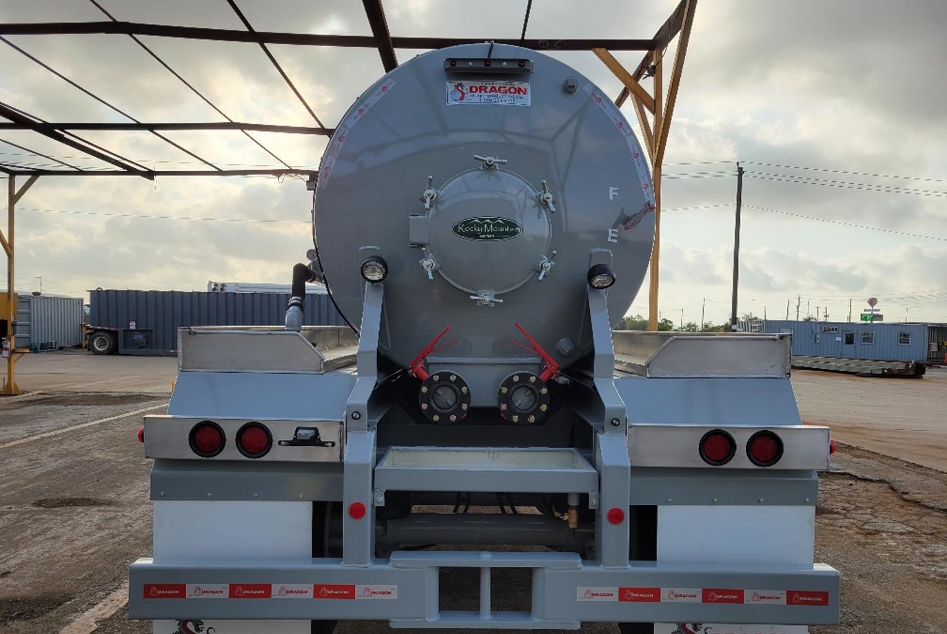 Ranco 165 BBL 3 AXLE VAC TRAILER Trailer