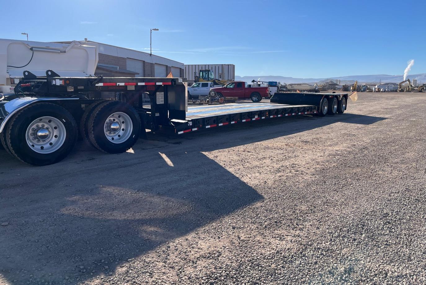 2020 Fontaine LXT40 w SA BOOSTER FLIP AXLE Trailer