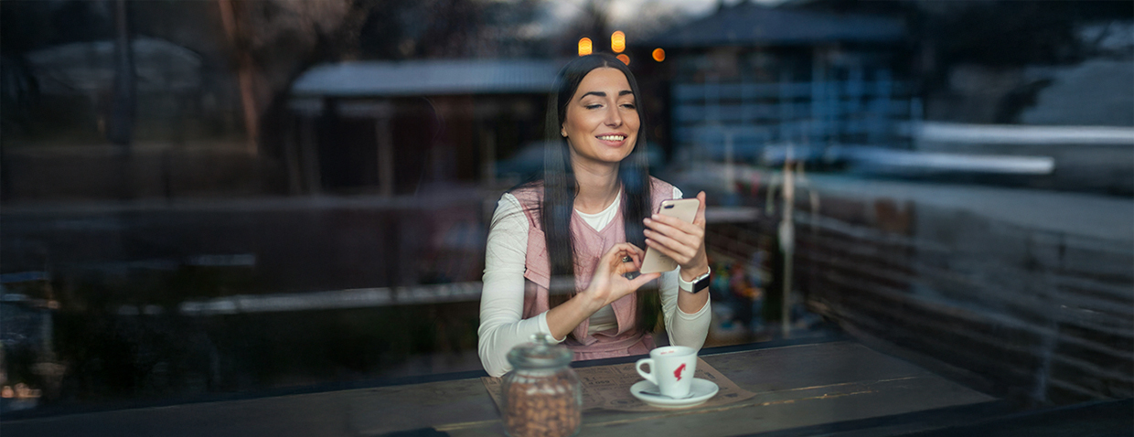 Revolutionizing customer support and sales with an AI-powered WhatsApp assistant seamlessly connected to your business knowledge and CRM.