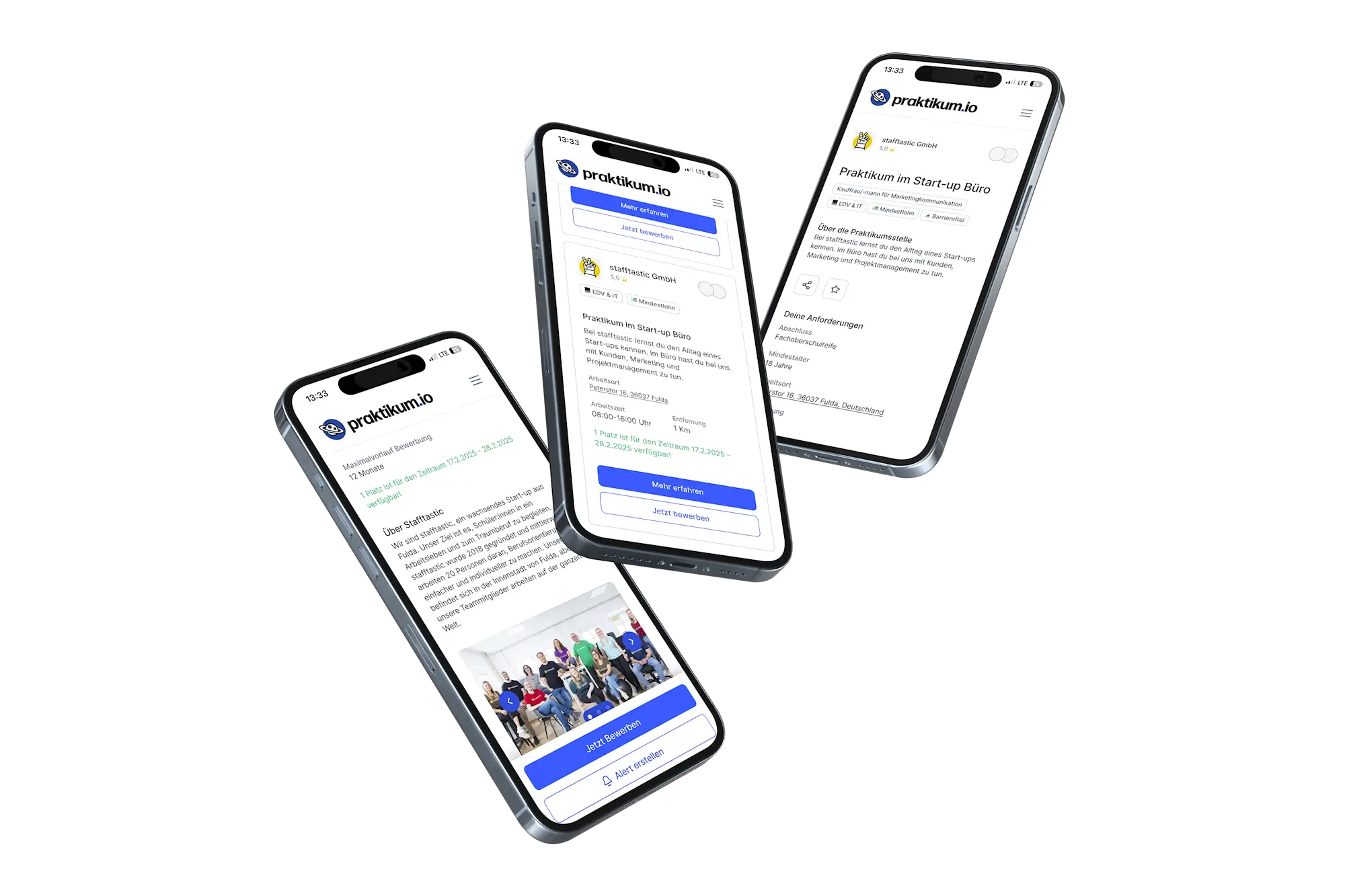 Drei Smartphones mit der praktikum.io Webseite, die Praktikumsangebote und Unternehmensdetails anzeigen.