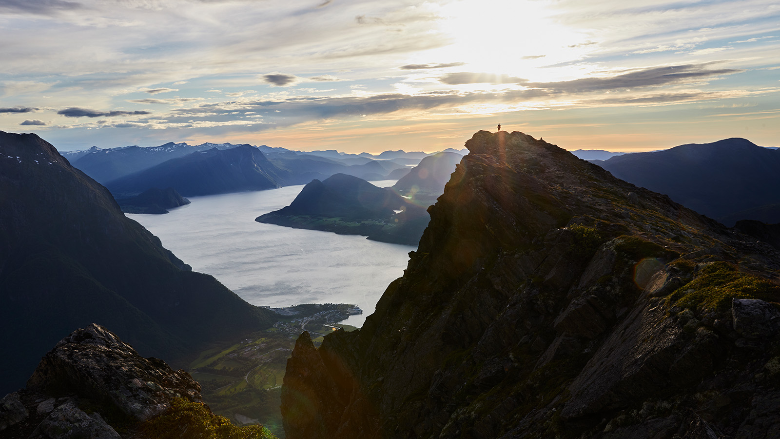 Hike Romsdalseggen