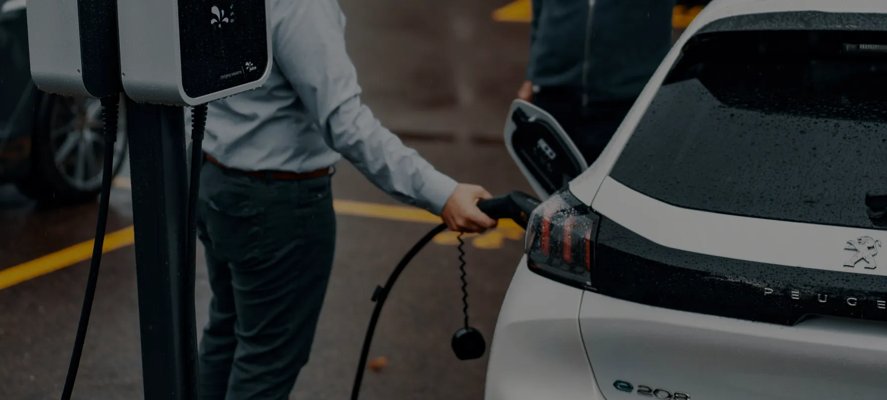 Elektromobilio įkrovimas Eldrive stotelėje