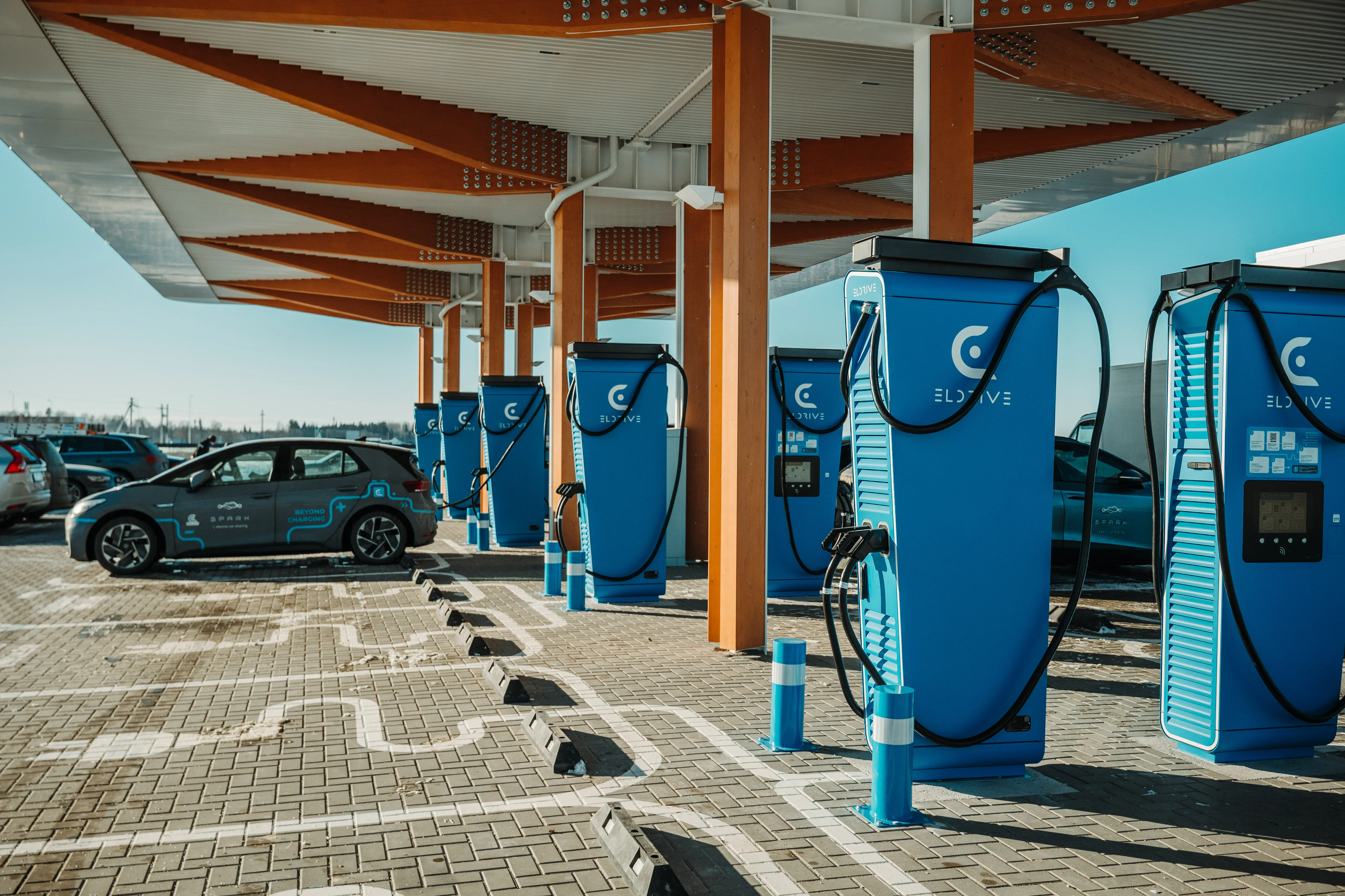 Eldrive greitojo įkrovimo stotelės Raseinių parke