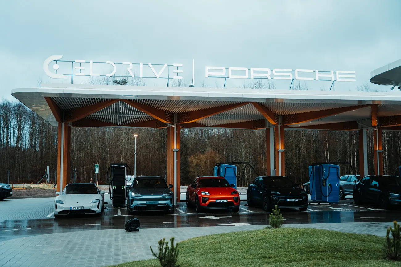 „Eldrive Porsche Charging Hub“ įkrovimo parkas Rietave