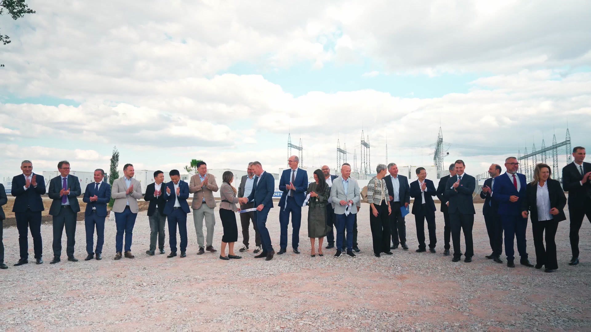 Guests of the Tenevo Hybrid Park opening at the battery storage site