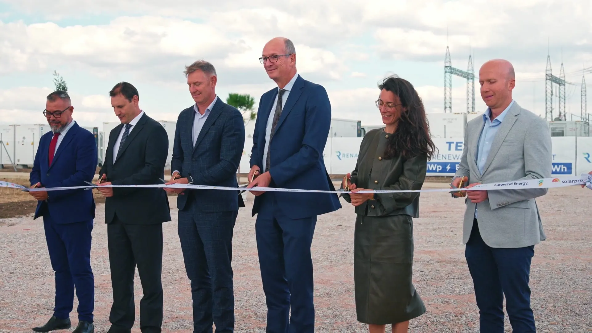 Ribbon cutting at the official opening of Tenevo Hybrid Park