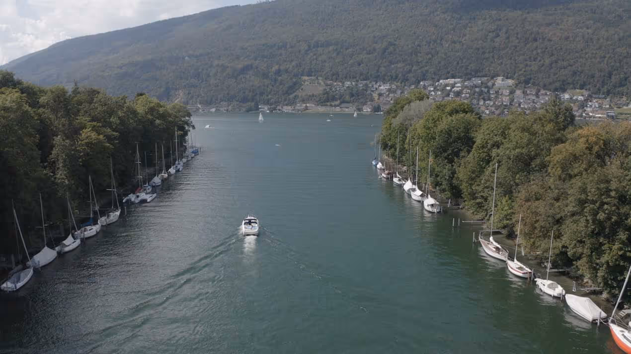 Drone-Footage Lake