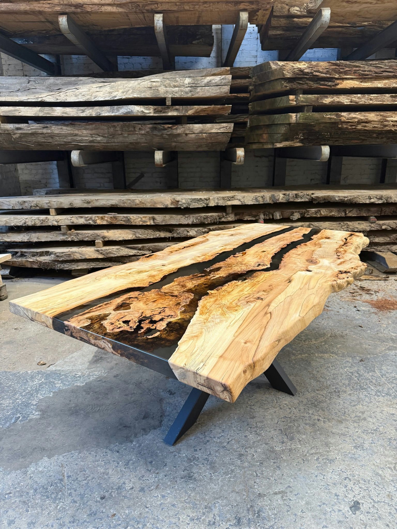 River Table: Ahorn Epoxidharztisch von Scheermann