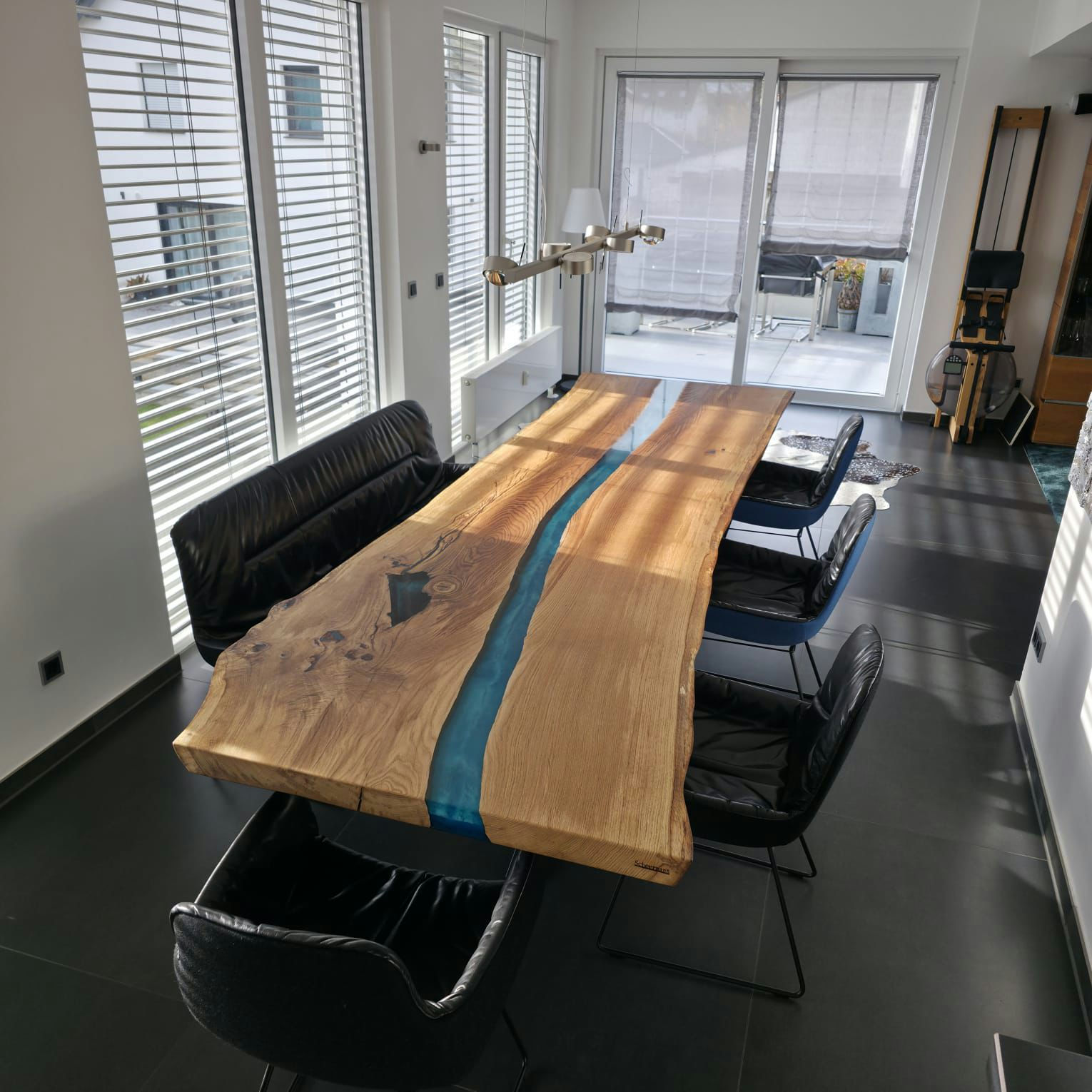 River Table: Eiche Epoxidharztisch von Scheermann