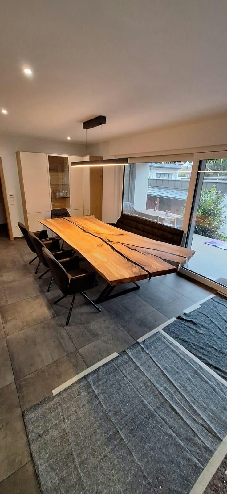 River Table: Buche Epoxidharztisch von Scheermann
