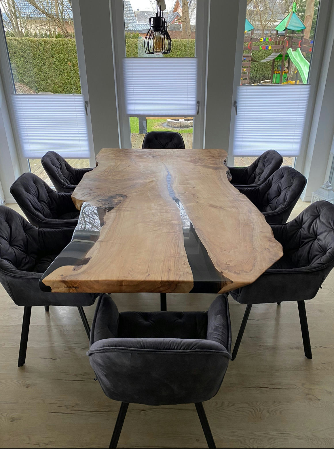 River Table: Ahorn Epoxidharztisch von Scheermann