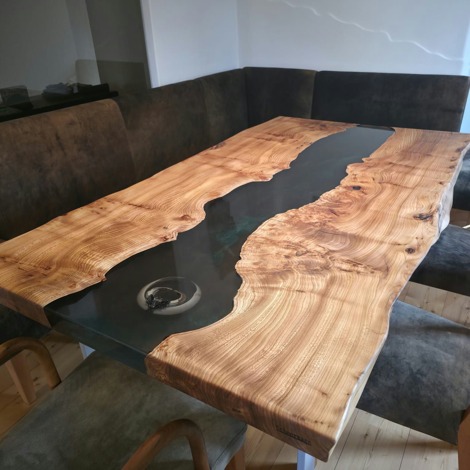Inside Out: Rotulme Epoxidharztisch von Scheermann