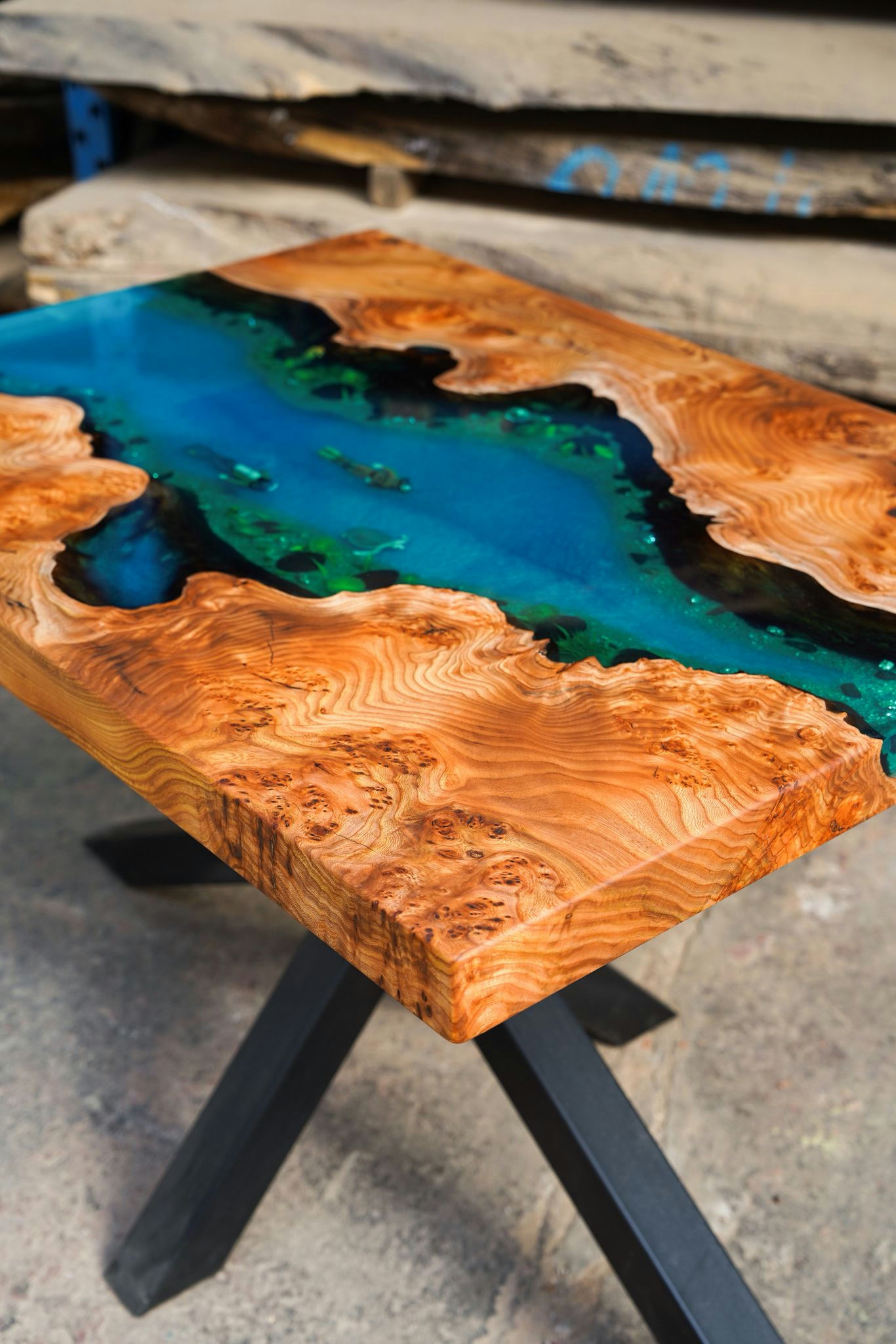 Inside Out: Rotulme Epoxidharztisch von Scheermann