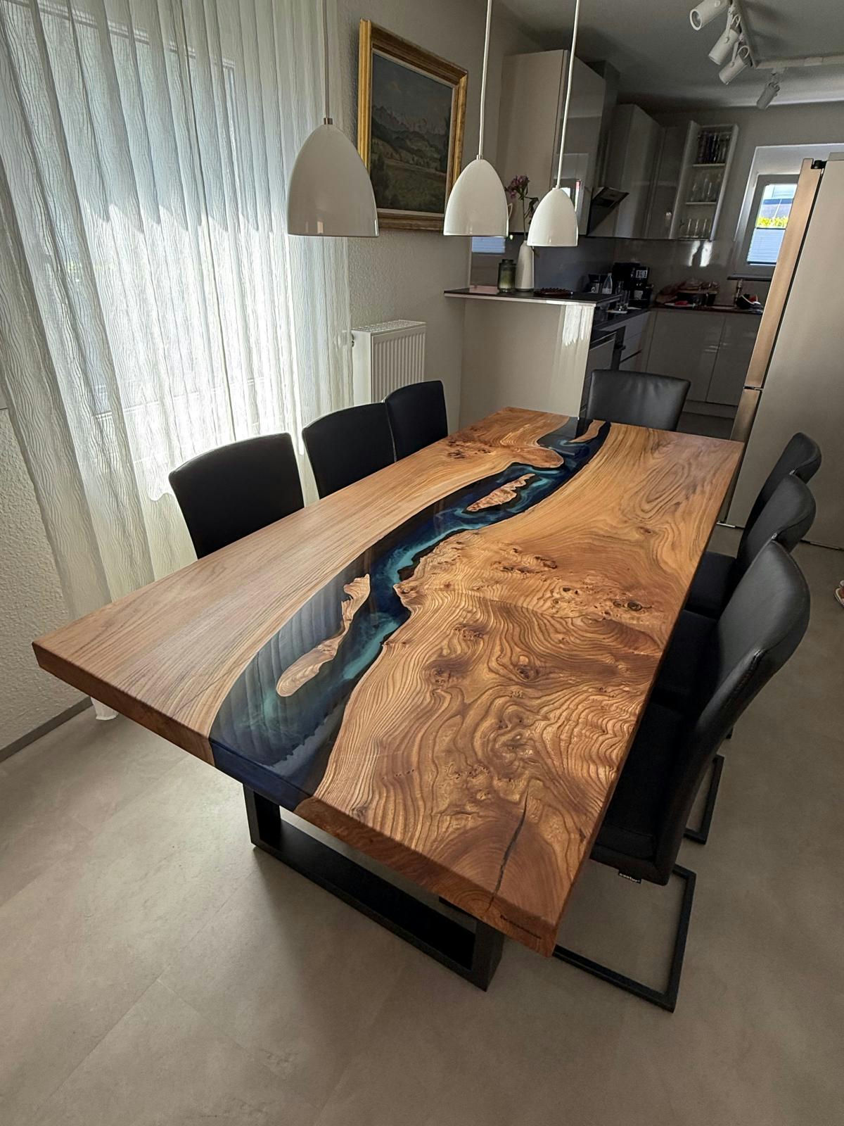 Inside Out: Rotulme River Table von Scheermann