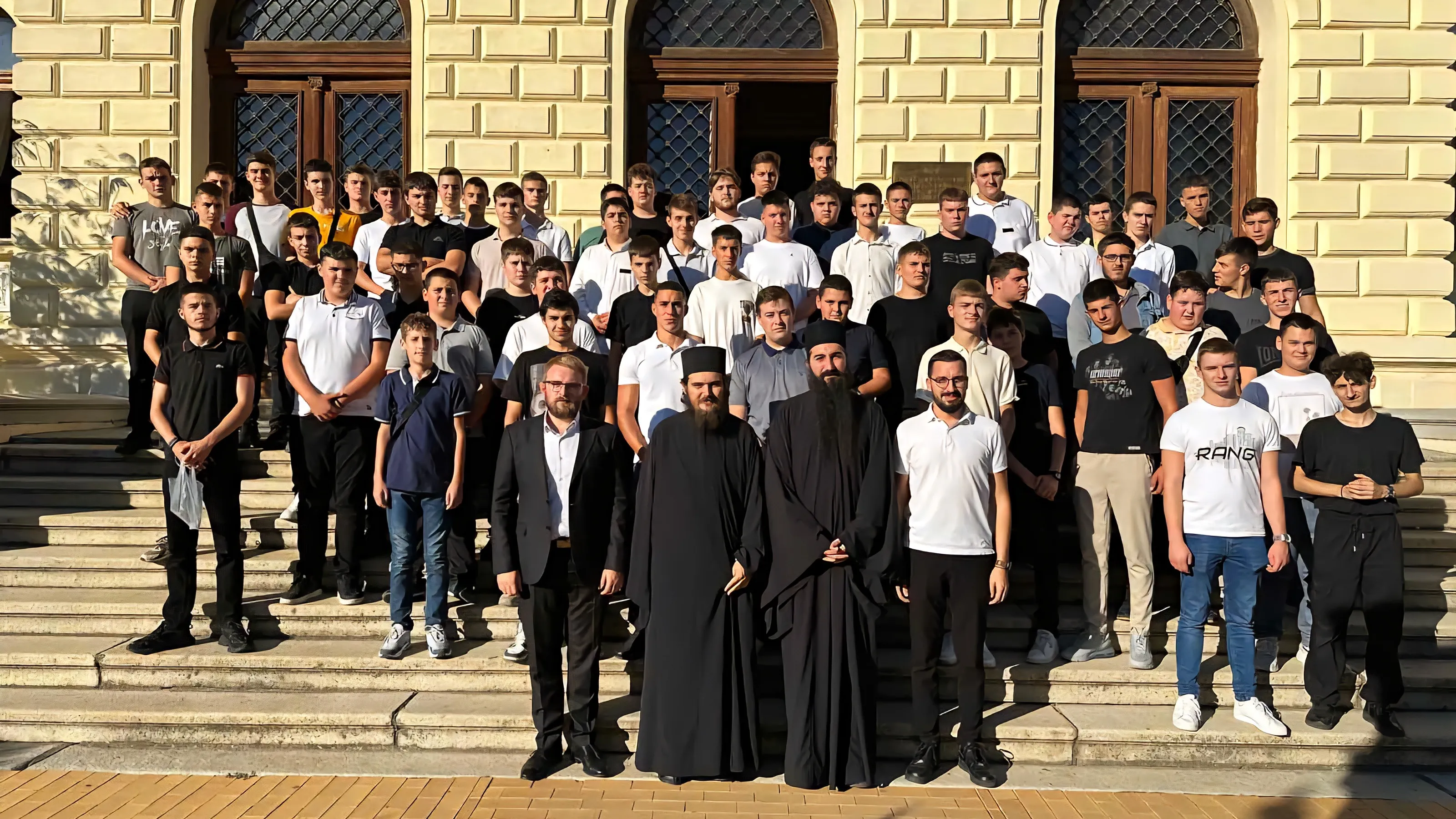 Крагујевчани у посети Карловчанима