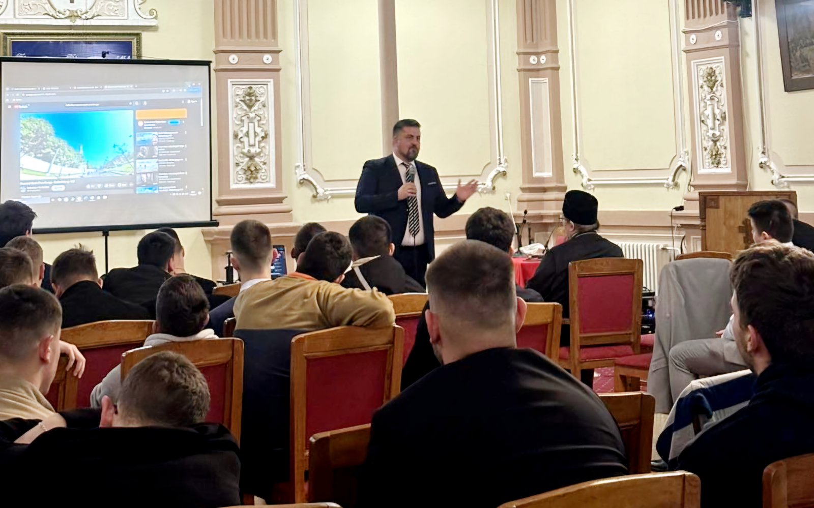 Господин Бошко Козарски и КУЛТУРИСТА у Богословији