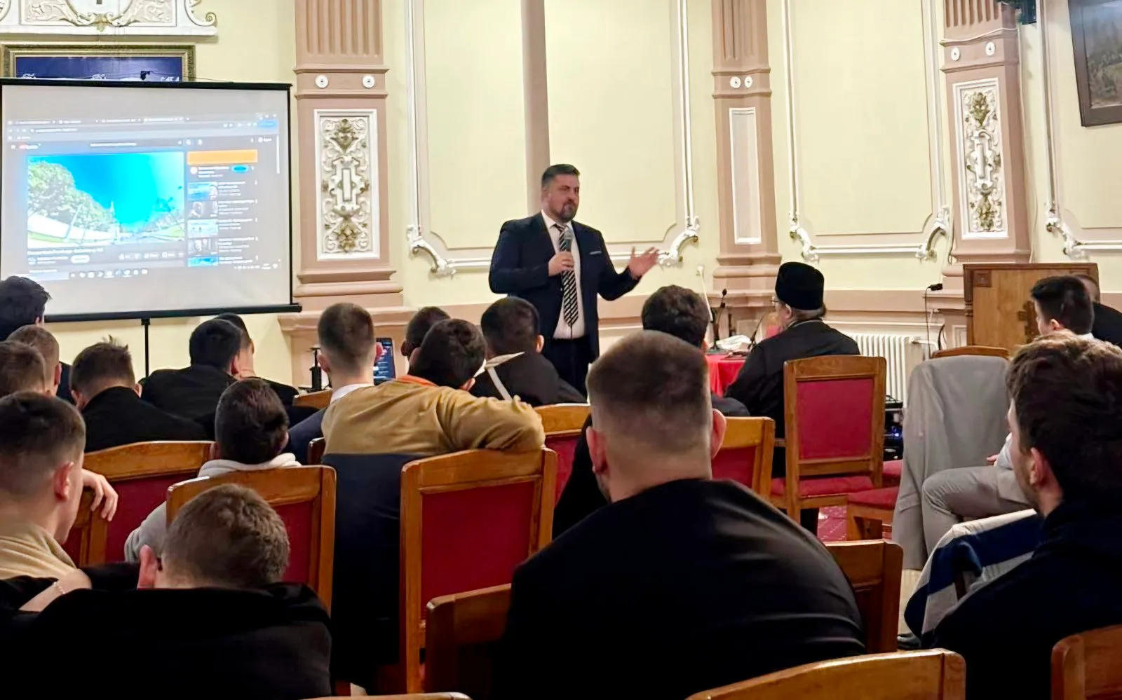 Господин Бошко Козарски и КУЛТУРИСТА у Богословији