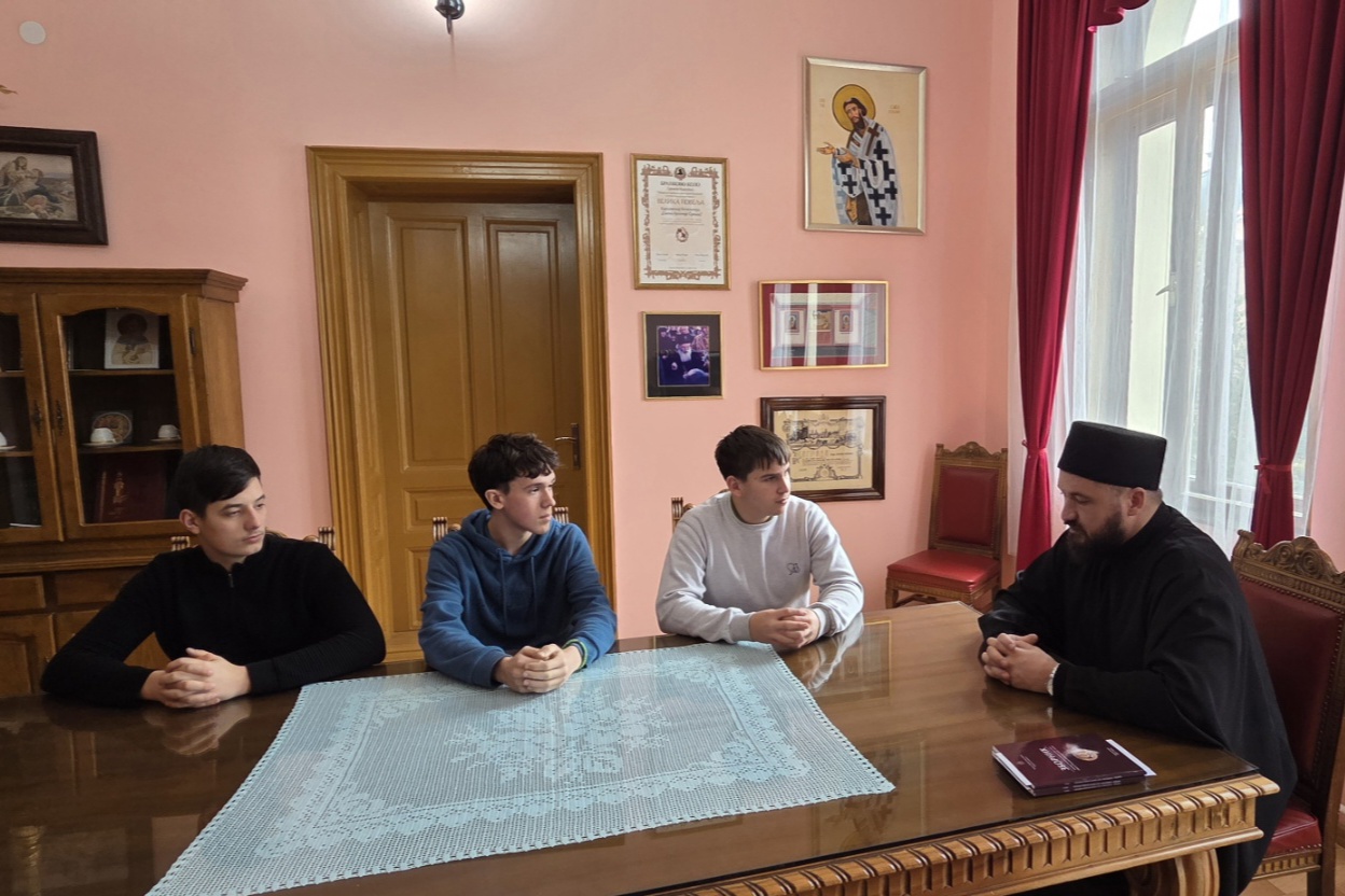 Изасланство Епископа ваљевског Исихија посетило Богословију