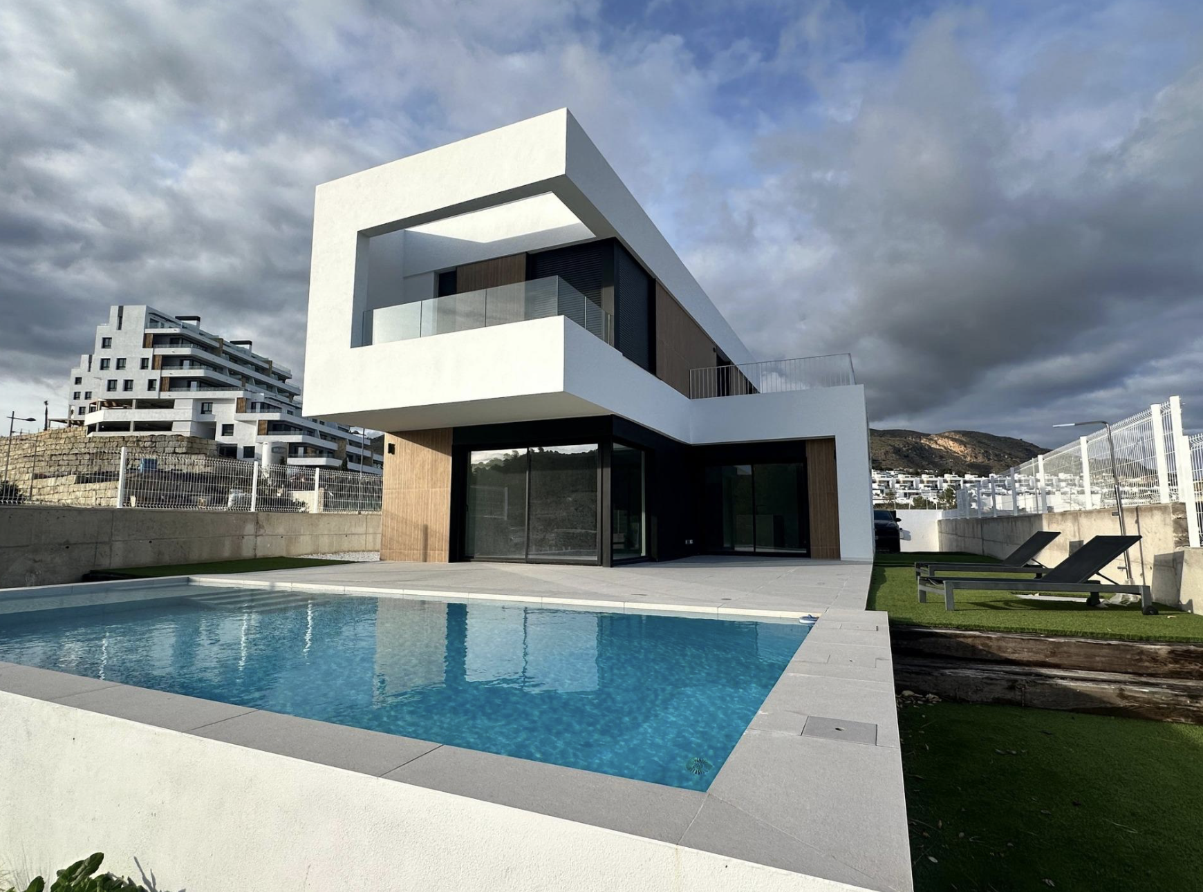 Nowoczesna, nowo wybudowana willa z prywatnym basenem w Finestrat na Costa Blanca 