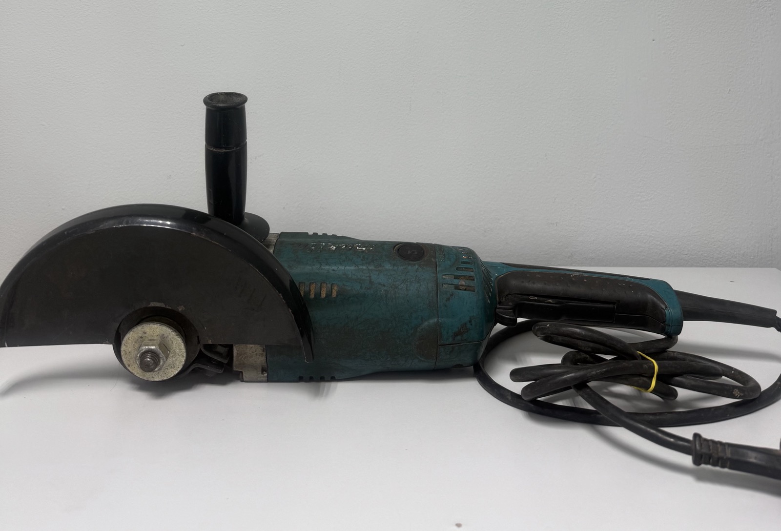 Болгарка Makita 9020S 230