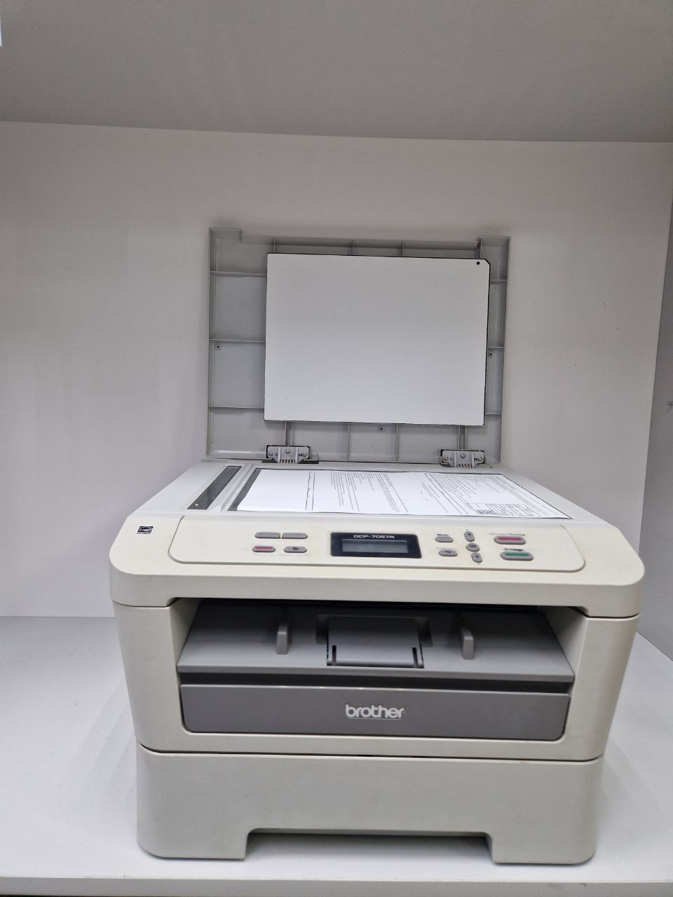 Принтер-ксерокс Brother DCP-7057R