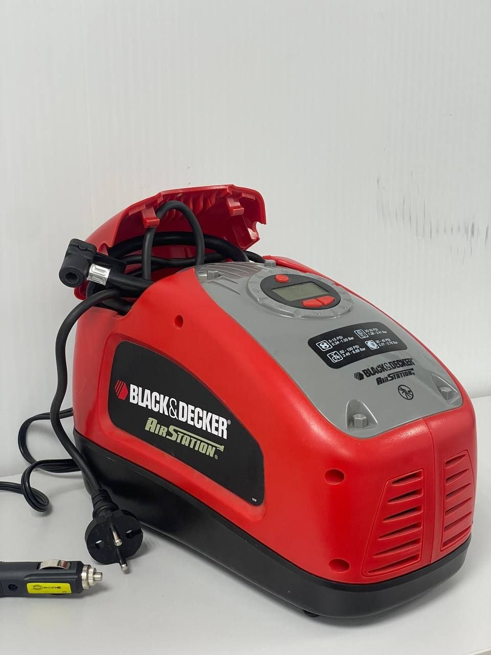 Компресор автомобільний Black Decker ASI300