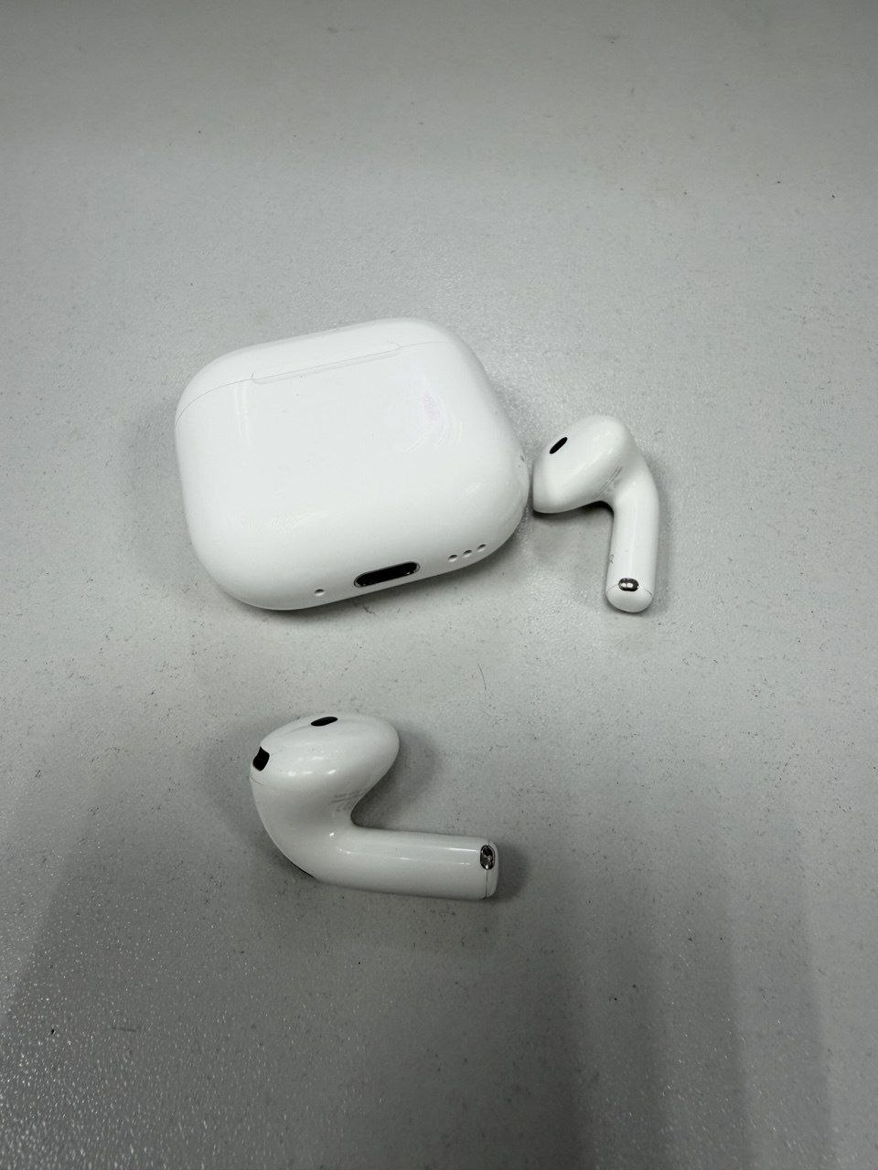 Навушники Apple AirPods 4