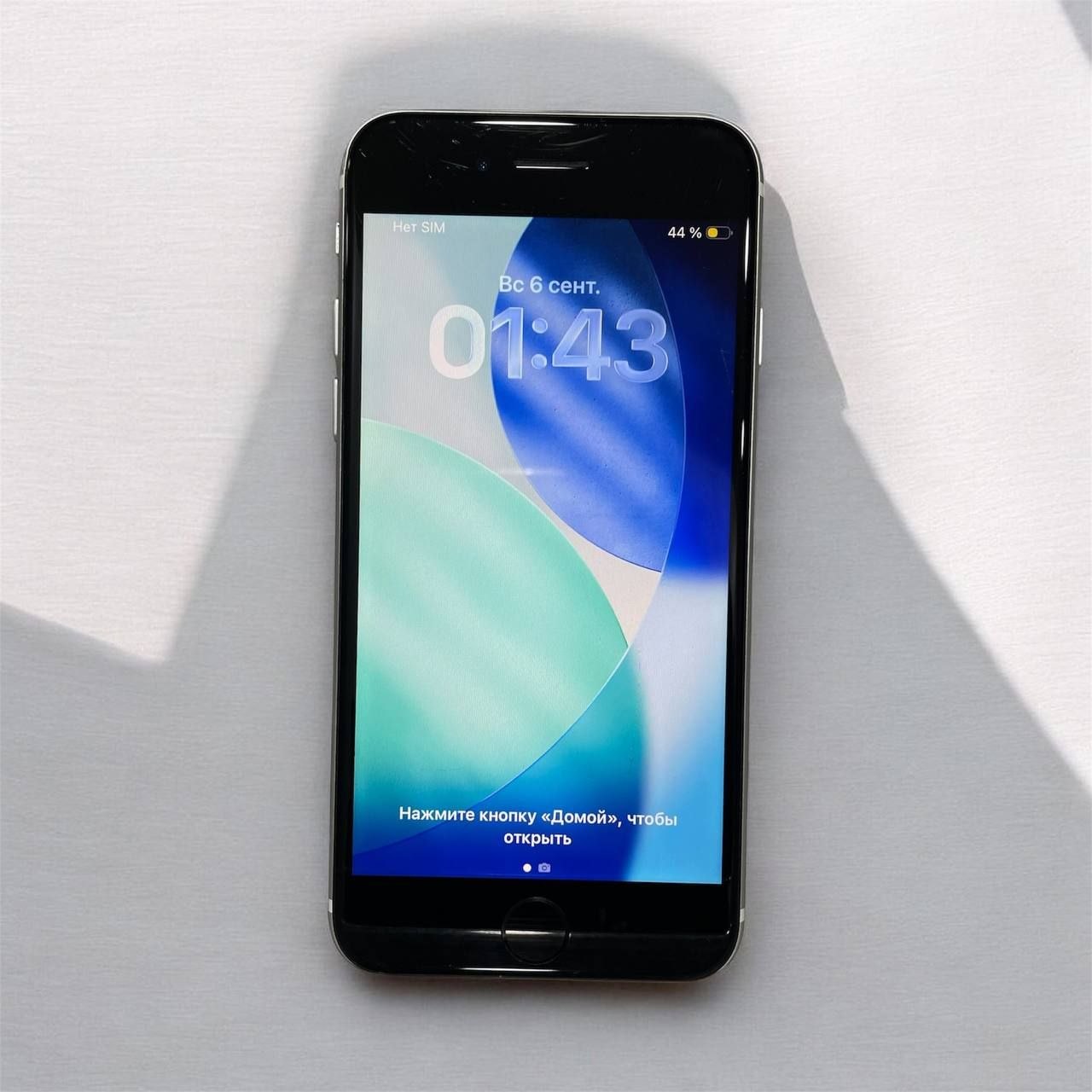 Телефон Apple iPhone SE 64gb