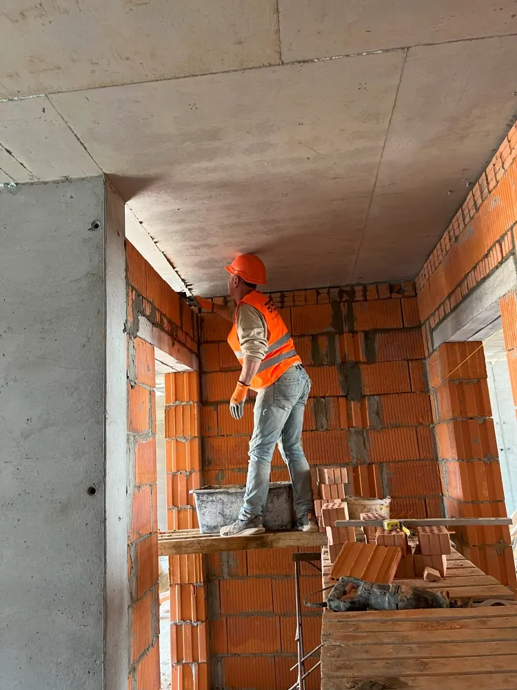 березень 2025