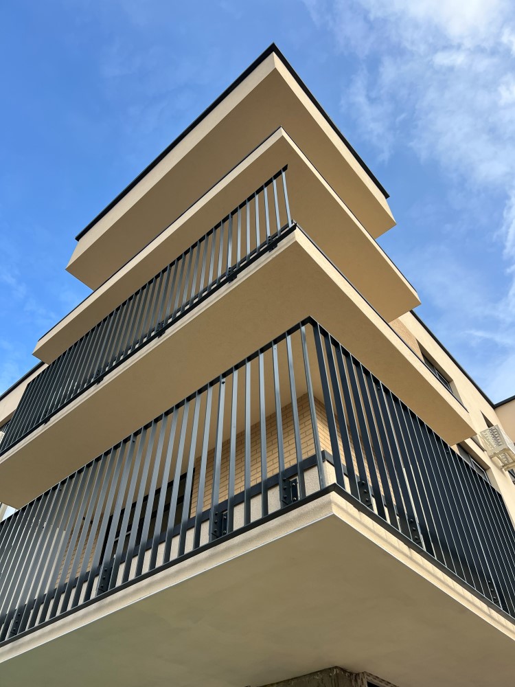 листопад 2025