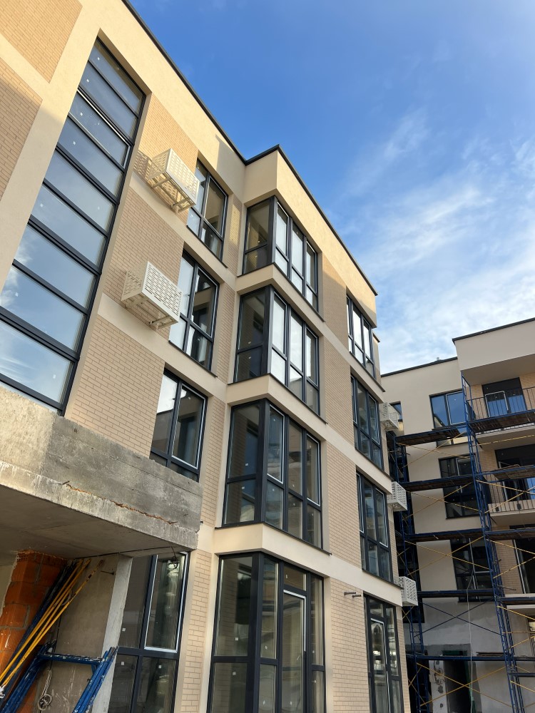 листопад 2025