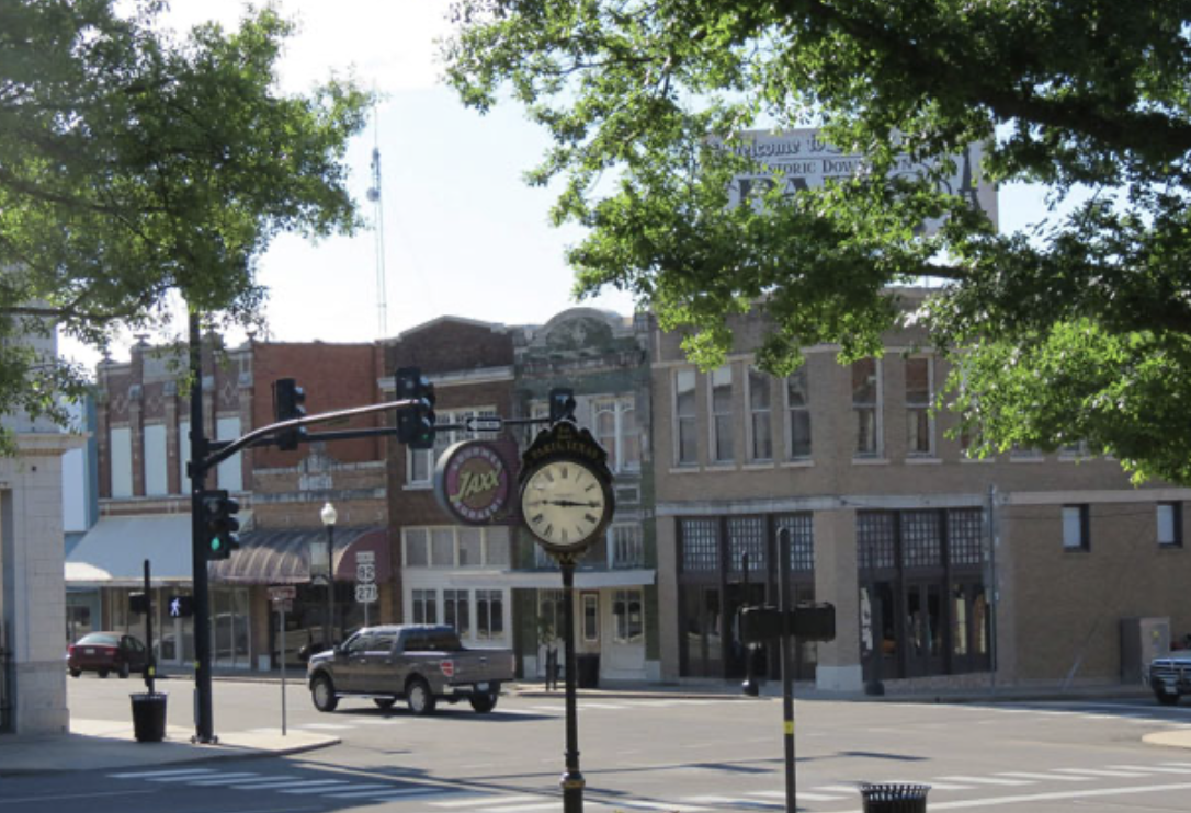 Why More People Are Moving to Paris Texas