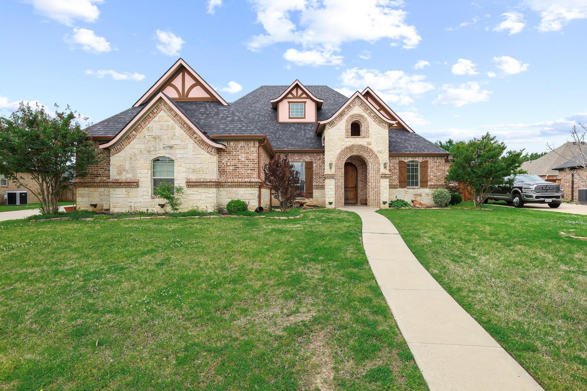 Just Closed: 1128 Fountain Creek Blvd in Pottsboro, Texas