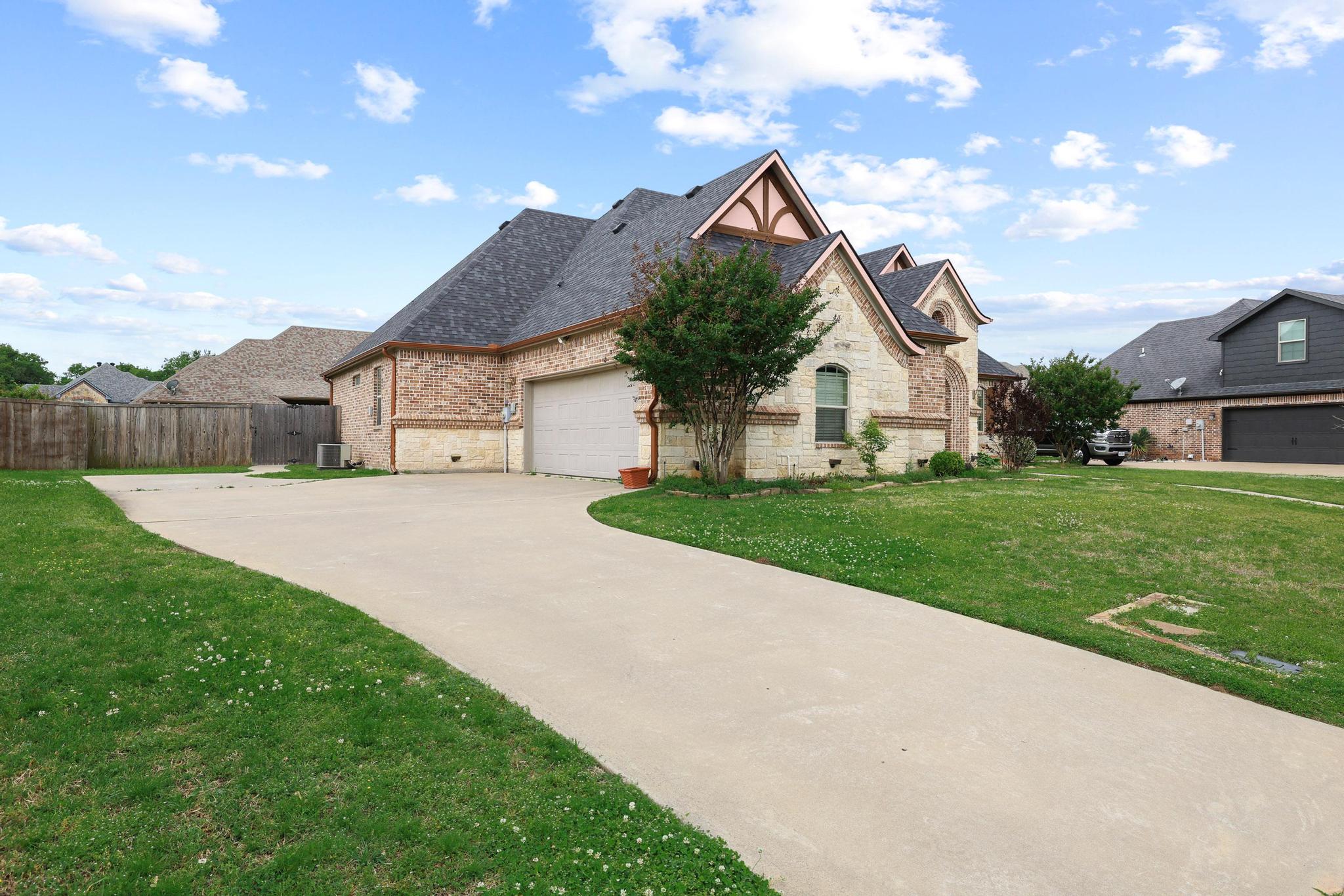 Just Closed: 1128 Fountain Creek Blvd in Pottsboro, Texas