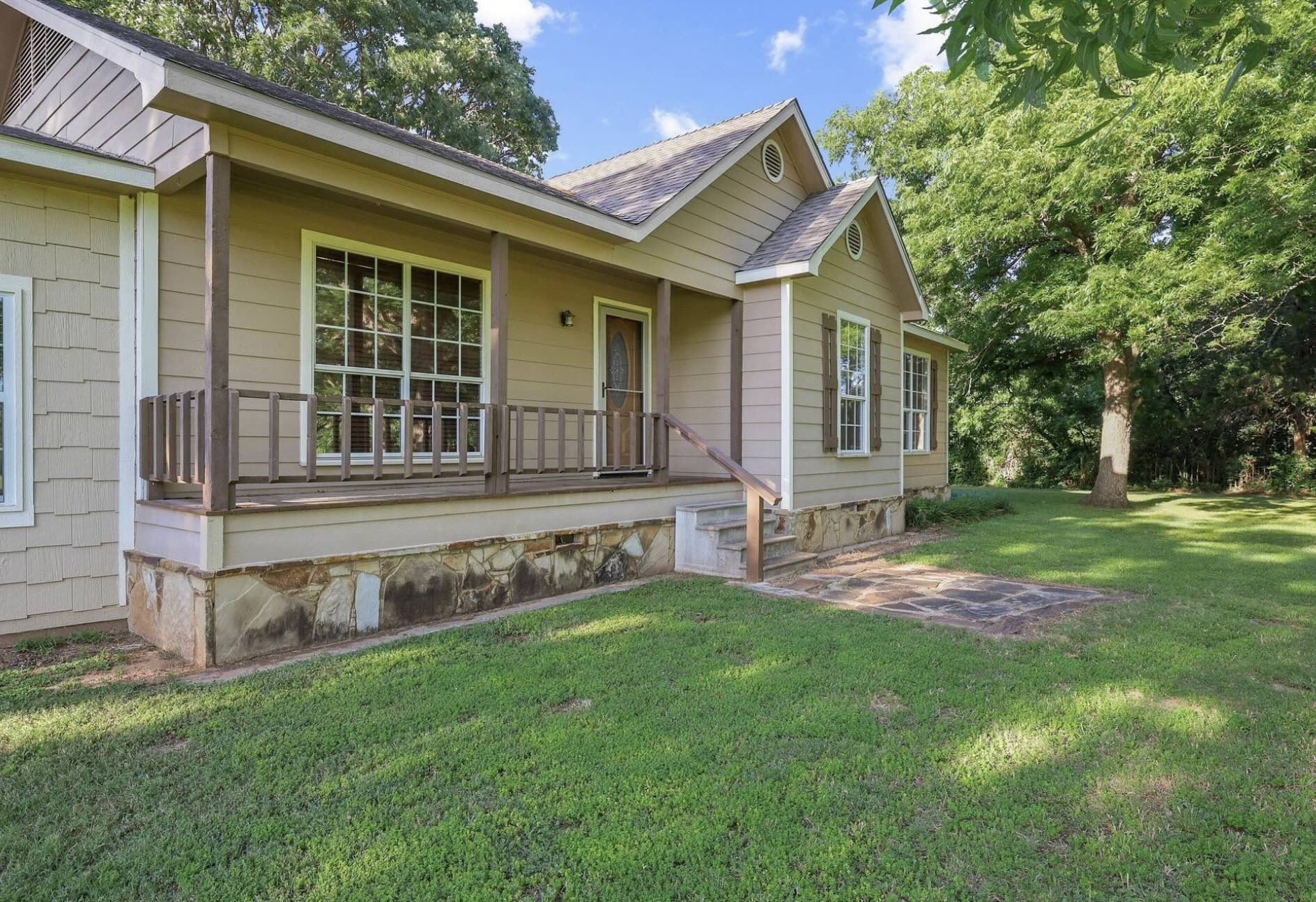 Under Contract: 1045 Middle Road in Denison Texas