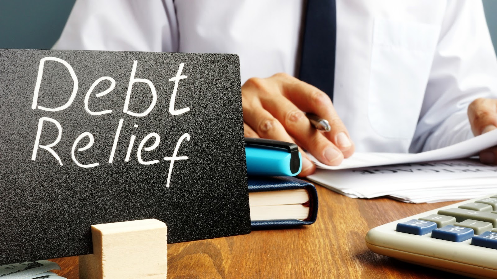 Benefits of Working With a Debt Settlement Company