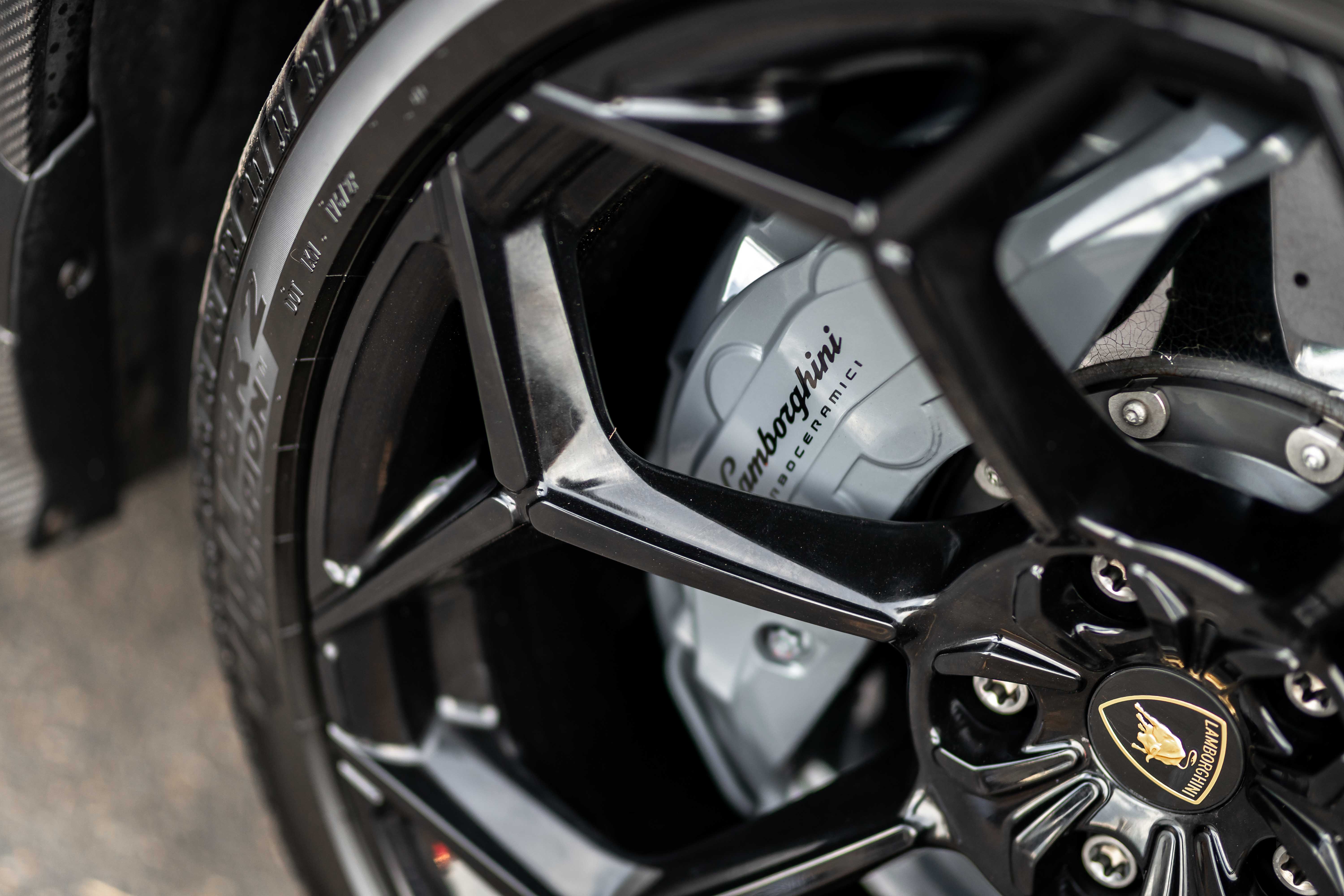 2023 Lamborghini Urus Performante's photo