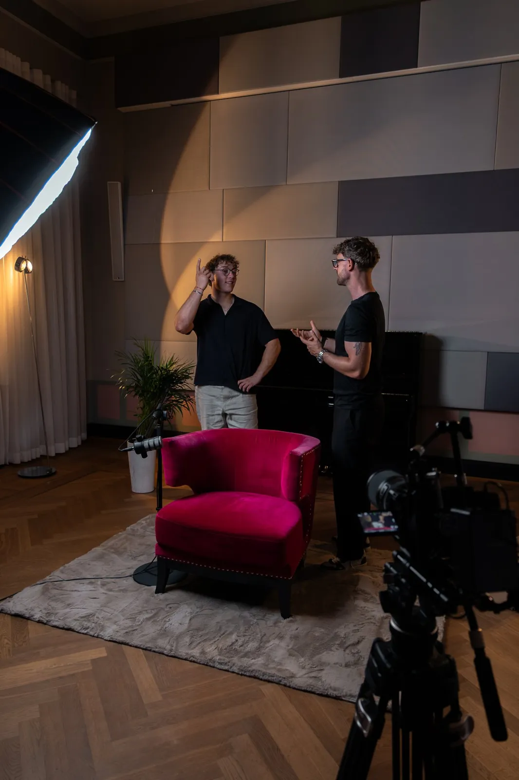 Podcast-Produktion für Mauss: Set mit Kameras und Studiolicht