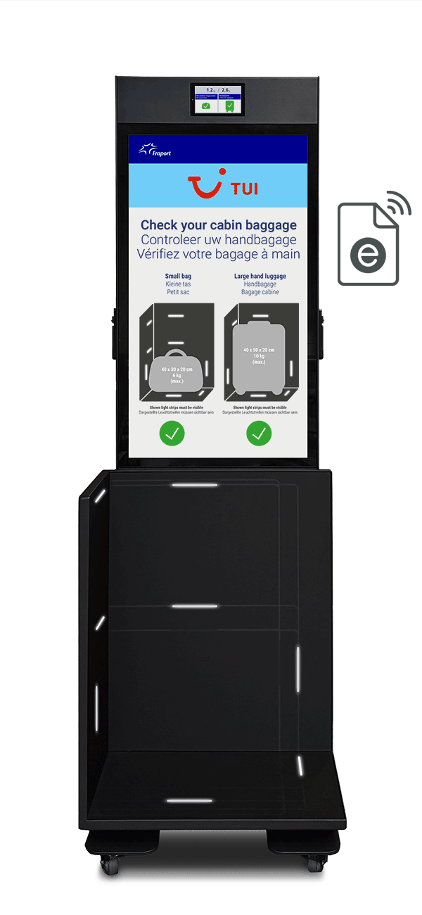 Digitales Gepäckmaßgerät von TUI und Fraport zur Prüfung von Handgepäckgrößen mit Abmessungen und grünen Häkchen für kleine und große Taschen.