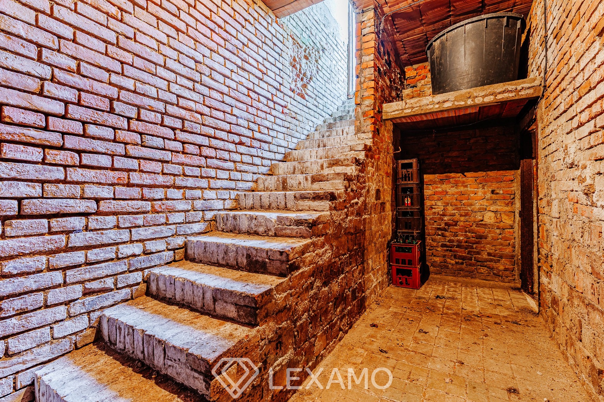2R6_0003-HDR
